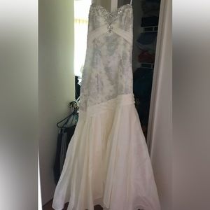 Size 0 petite wedding gown with beautiful embellishments